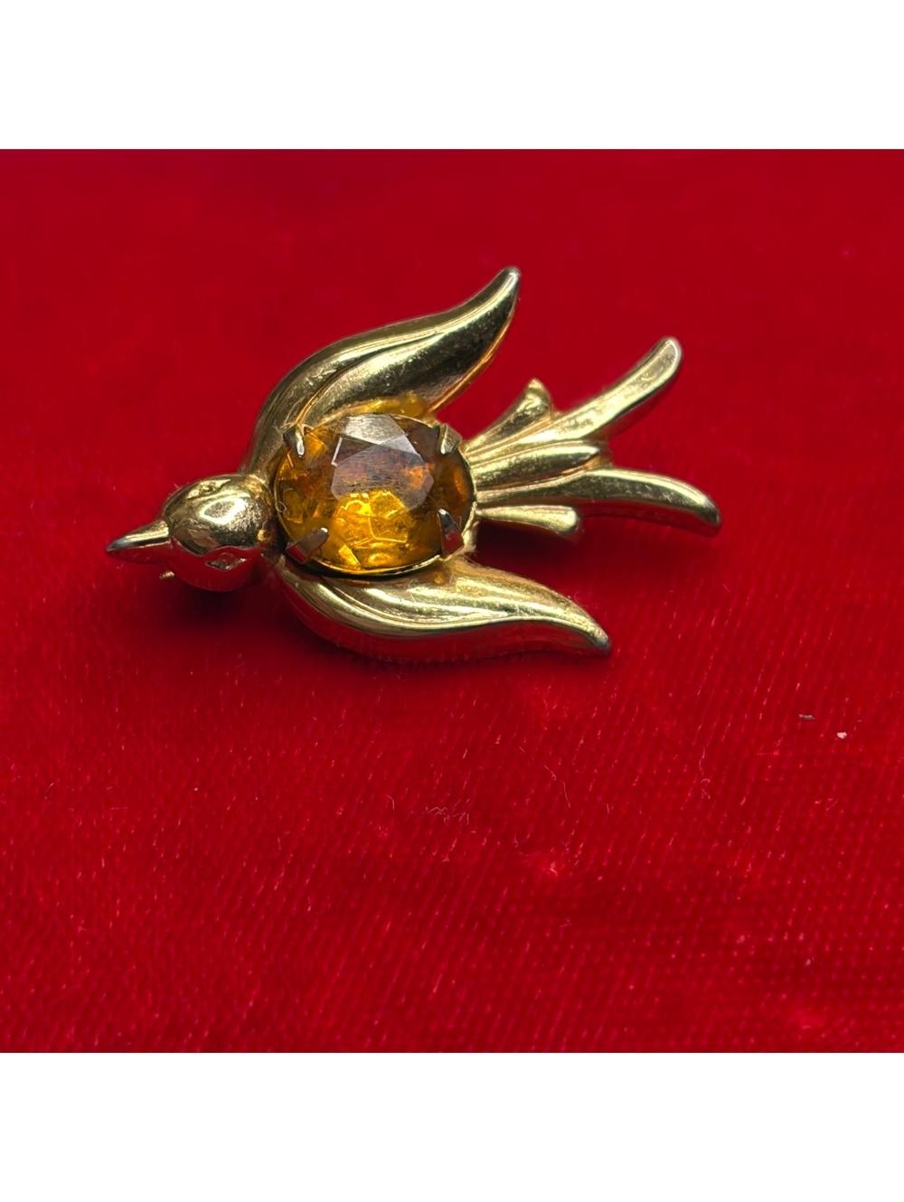 Pegasus Coro gold tone rhinestone brooch vintage 40s/50s